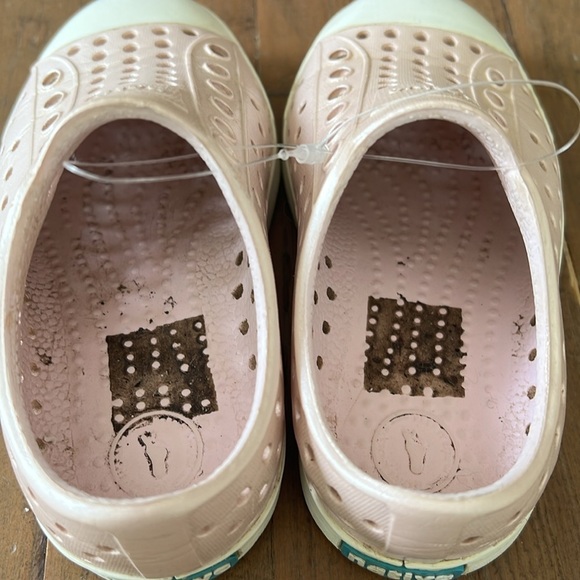 Native Jefferson pink pearl slip on waterproof sneaker sandals - Picture 6 of 9